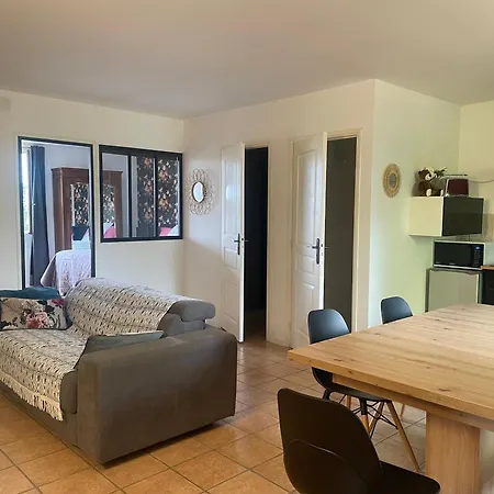 Chateau De Labatut Kır Evi